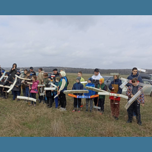 Centrul de Creație Tehnică pentru Copii ”Politehnic” din sectorul Centru a participat la competițiile orășenești la aeromodelism, desfășurate pe valea pitorească a comunei Coșernița, din raionul Criuleni